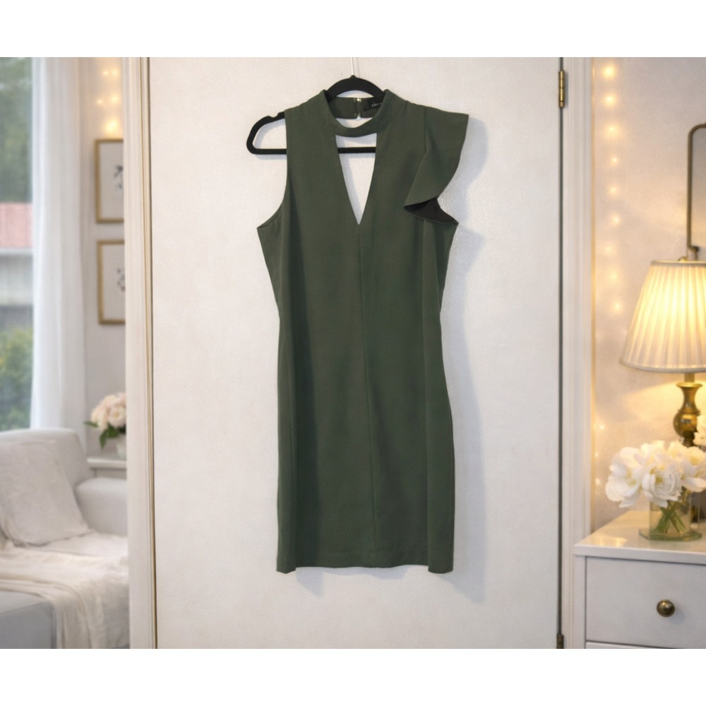 ✨ Adelyn Rae Keyhole Neck Cocktail Dress Size M